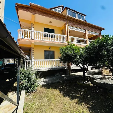 Villa Vila Leskaj *